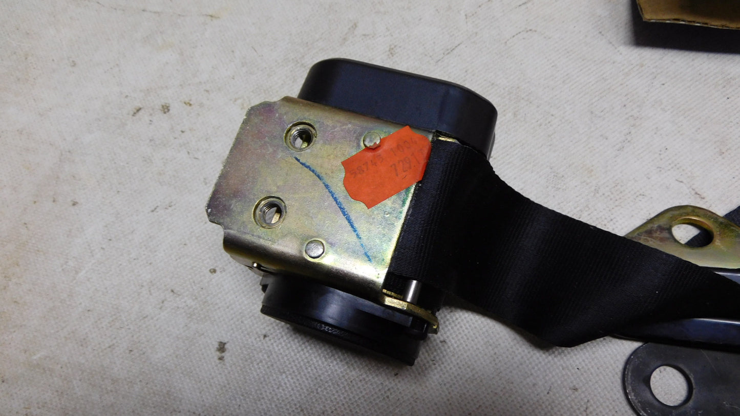 Gurt Sicherheitsgurt vorne links 897616 Peugeot 104