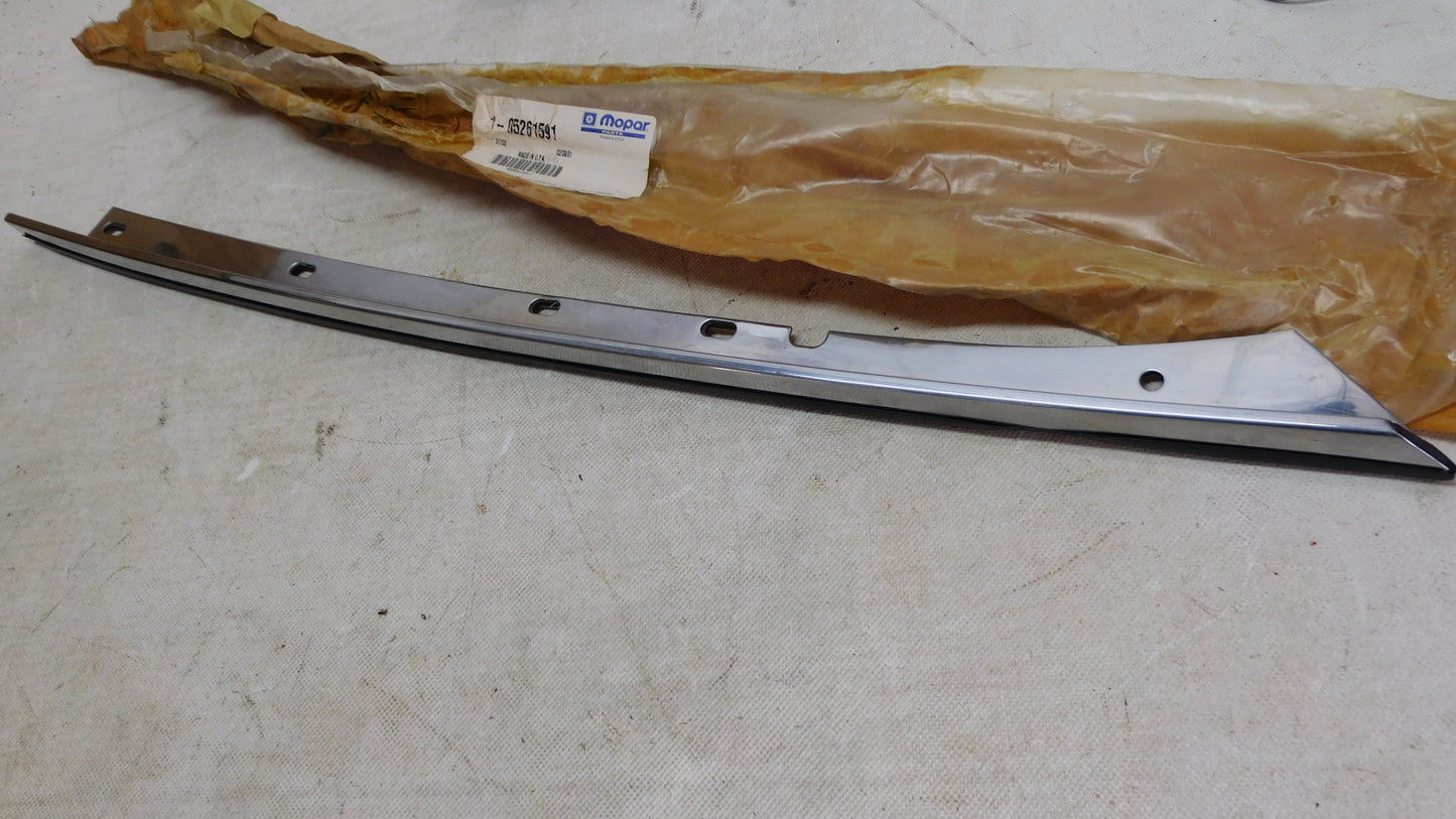 Zierleiste Chromleiste für A-Säule links 05261591 Chrysler LeBaron 92-95