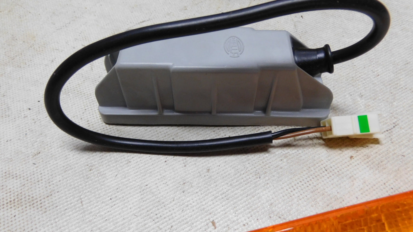 Blinker links gelb 2BA003817051 Hella VW Passat B2 32b Bj. 80-85