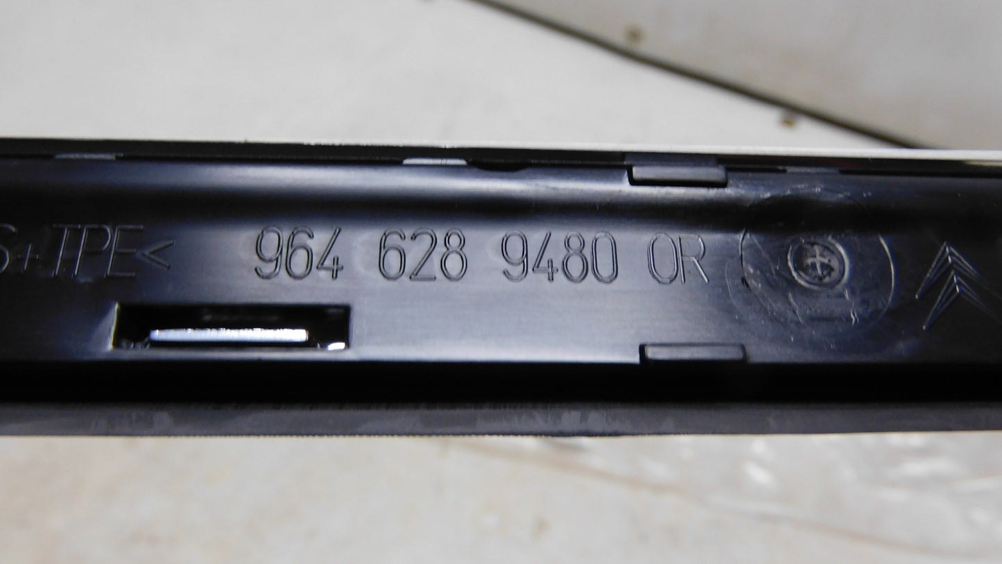 Chromleiste Heckfenster Fahrerseite 857363 9646289480 Citroen C6 2005/09-2012/12