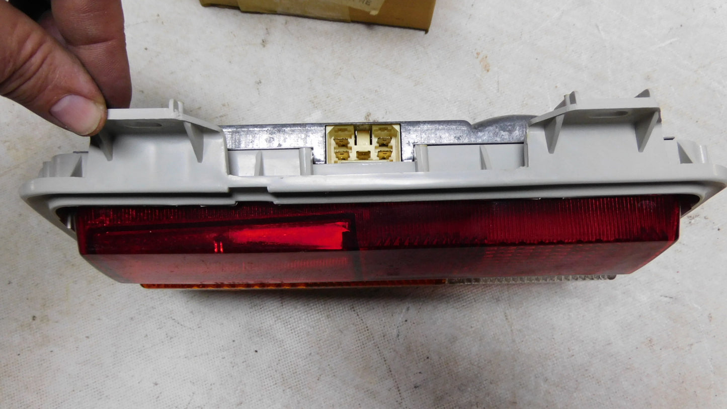 Rückleuchte mit Lampenträger rechts 2VP002581021 Hella Audi 80 B1 Bj. 73-77