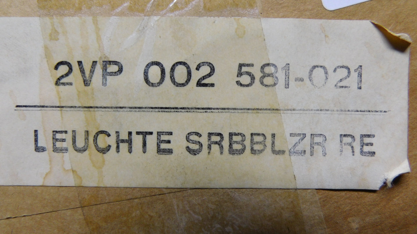 Rückleuchte mit Lampenträger rechts 2VP002581021 Hella Audi 80 B1 Bj. 73-77