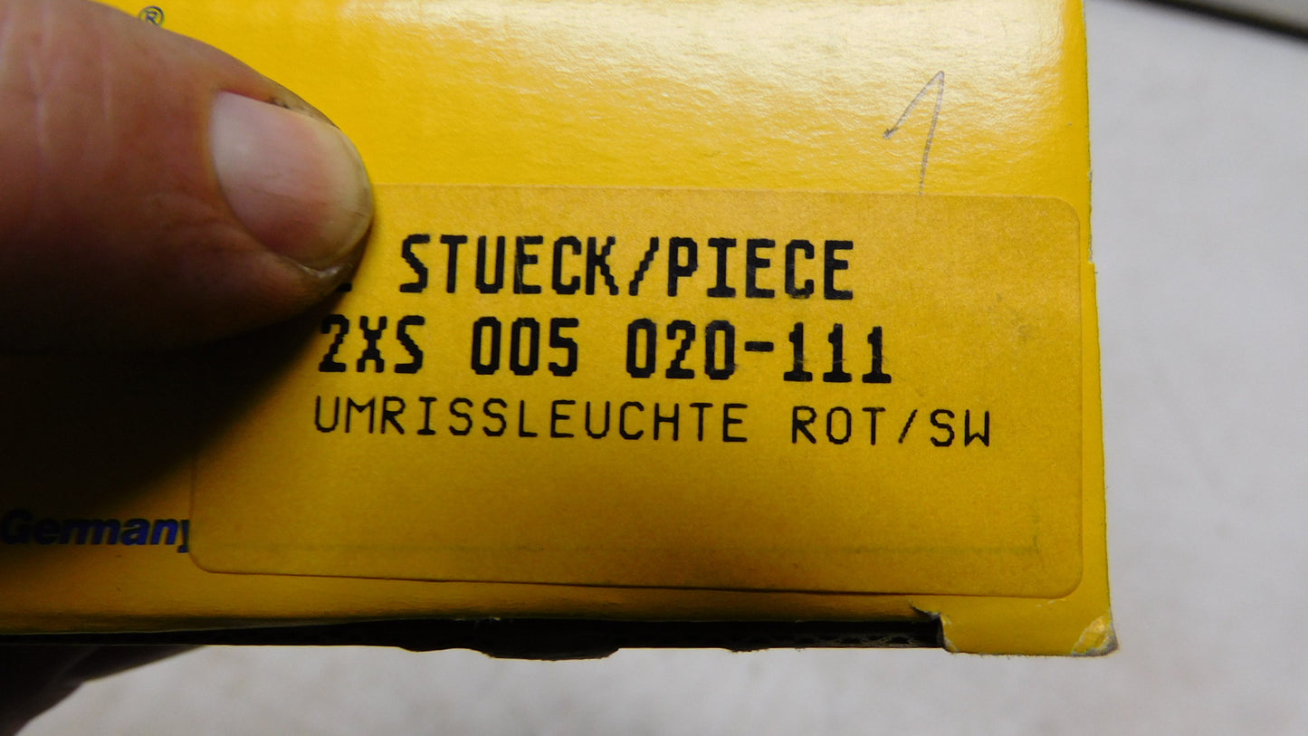 Umrissleuchte schwarz rot 2XS005020-111 Hella Scania Fruehauf