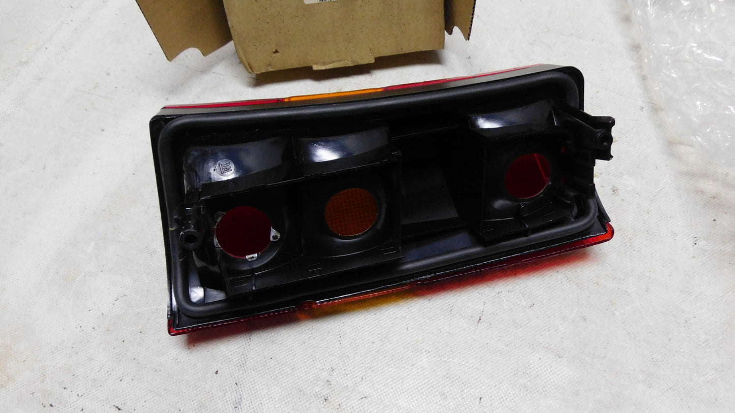 Heckleuchte Rückleuchte links 1223064 90007600 Opel Kadett E Caravan T85