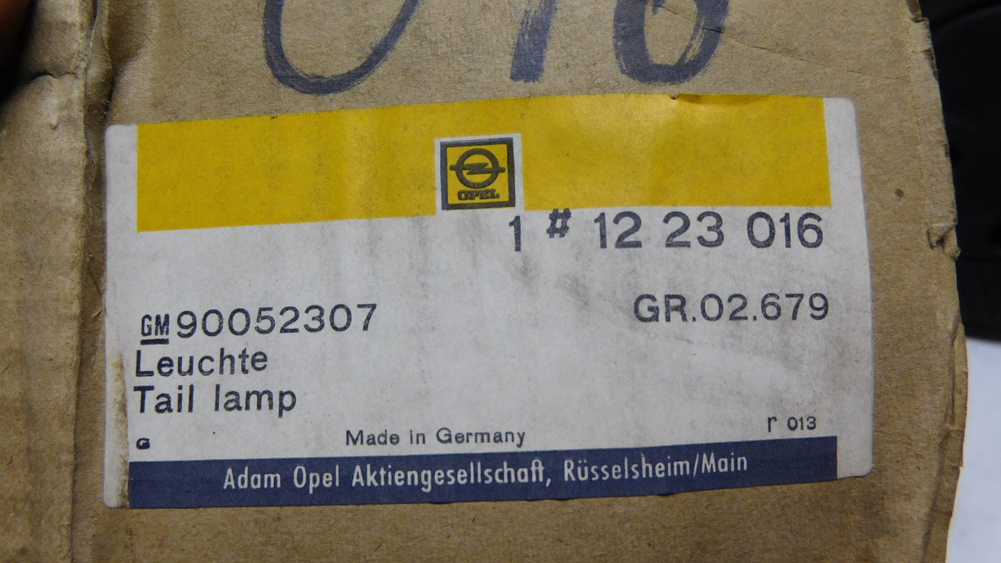 Heckleuchte Rückleuchte links 1223016 90052307 Opel Kadett D Caravan