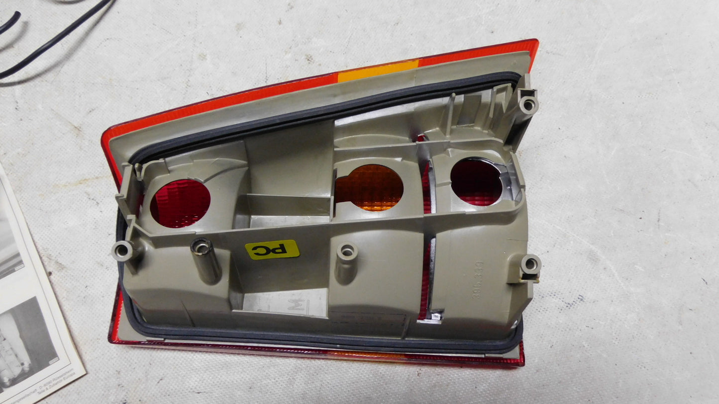 Einbausatz Nebelscheinwerfer Heckleuchte links 1712243 90010702 Opel Kadett E