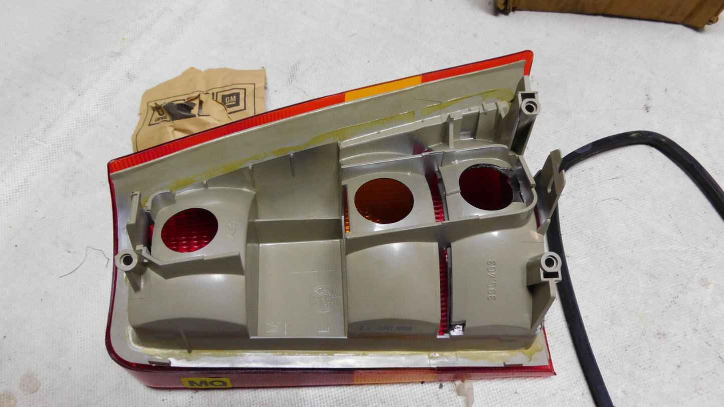 Einbausatz Nebelscheinwerfer Heckleuchte links 1712241 90008813 Opel Kadett E Schrägheck CC
