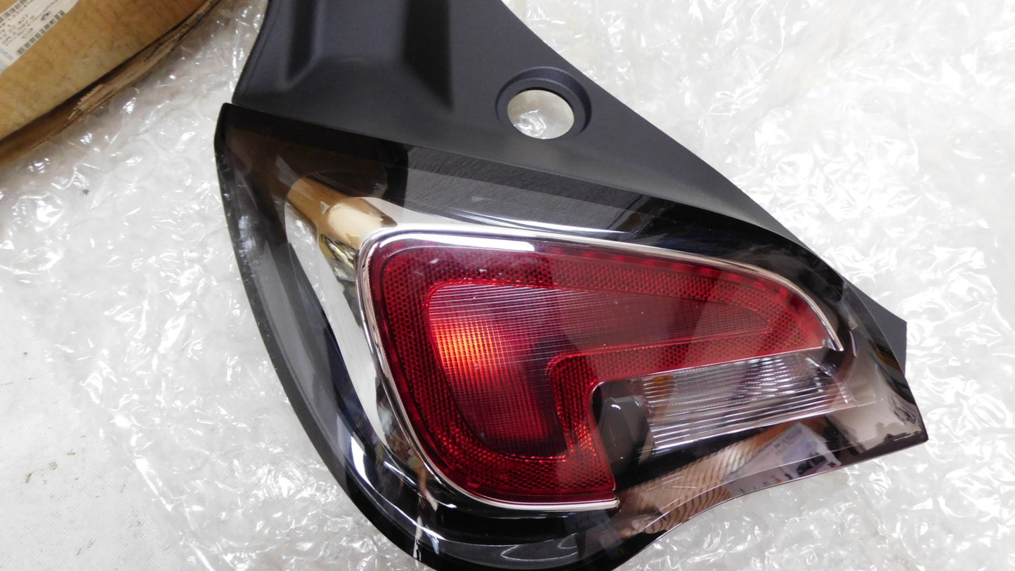 Heckleuchte Rücklicht 1222407 13354582 Opel Adam