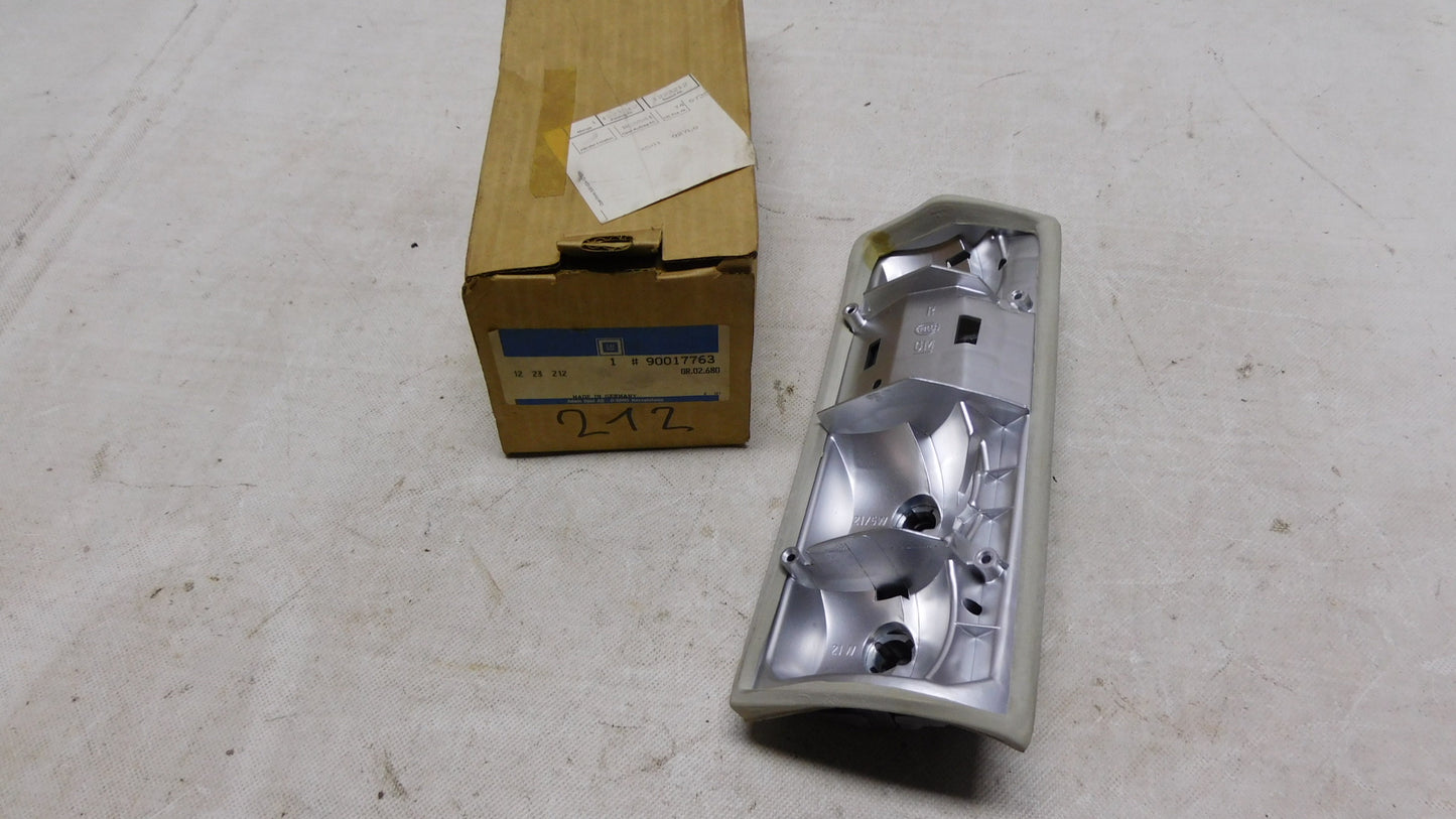 Gehäuse Rücklicht Rückleuchte rechts 1223212 90017763 Opel Rekord E Caravan