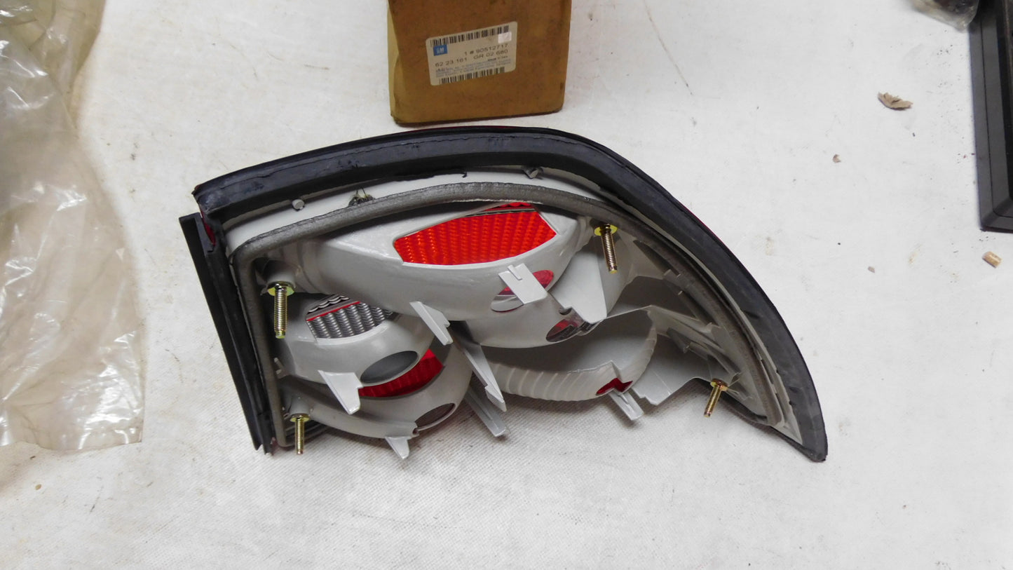 Rückleuchte Heckleuchte links 6223161 90512717 Opel Vectra B J96