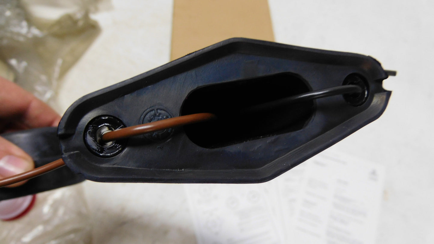 Seitenbegrenzung Umrissleuchte Begrenzungsleuchte rot weiß 2XS950071031 Hella