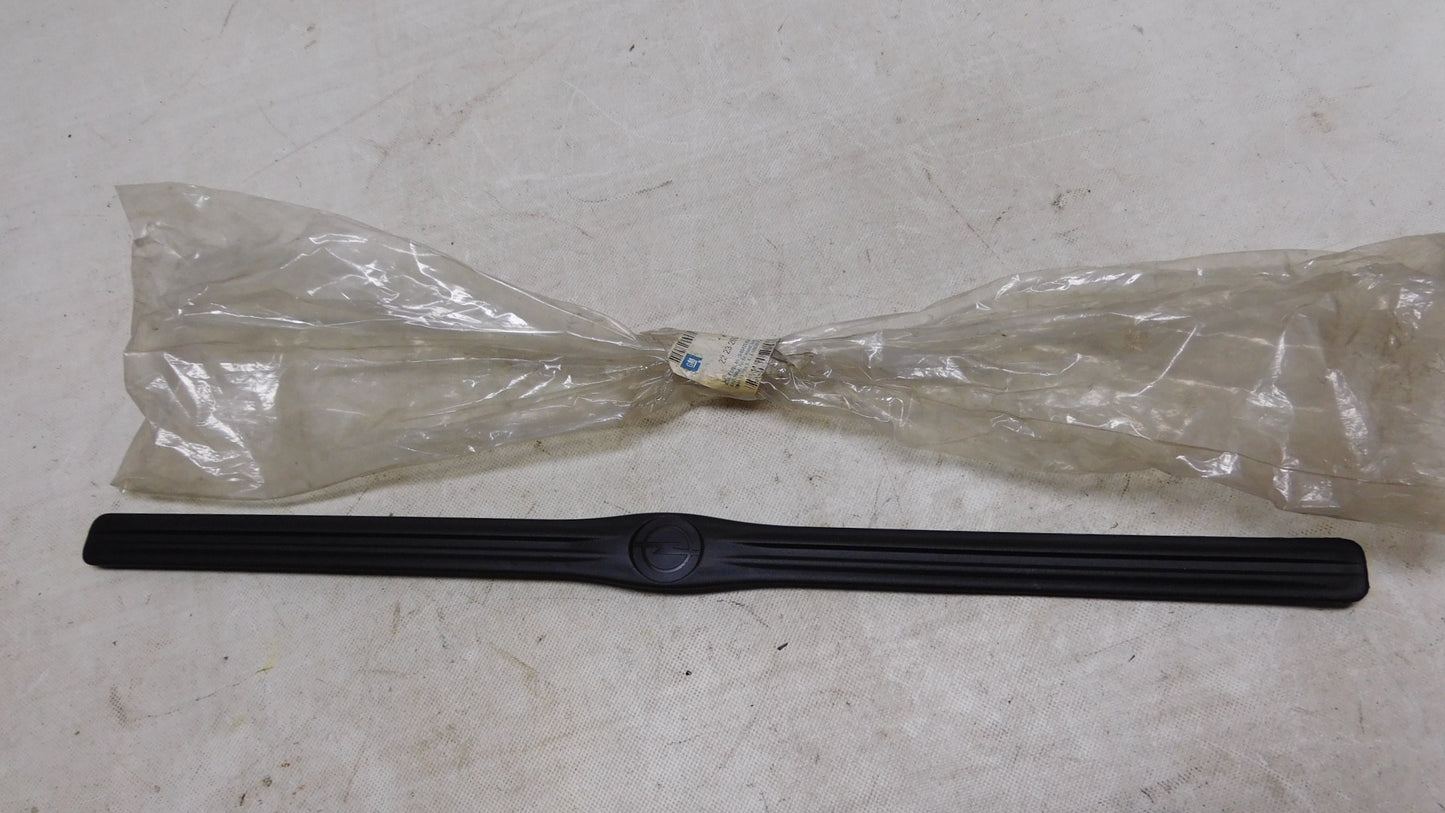 Blende Schwellerleiste vorne innen schwarz 2223200 90431681 Opel Omega B