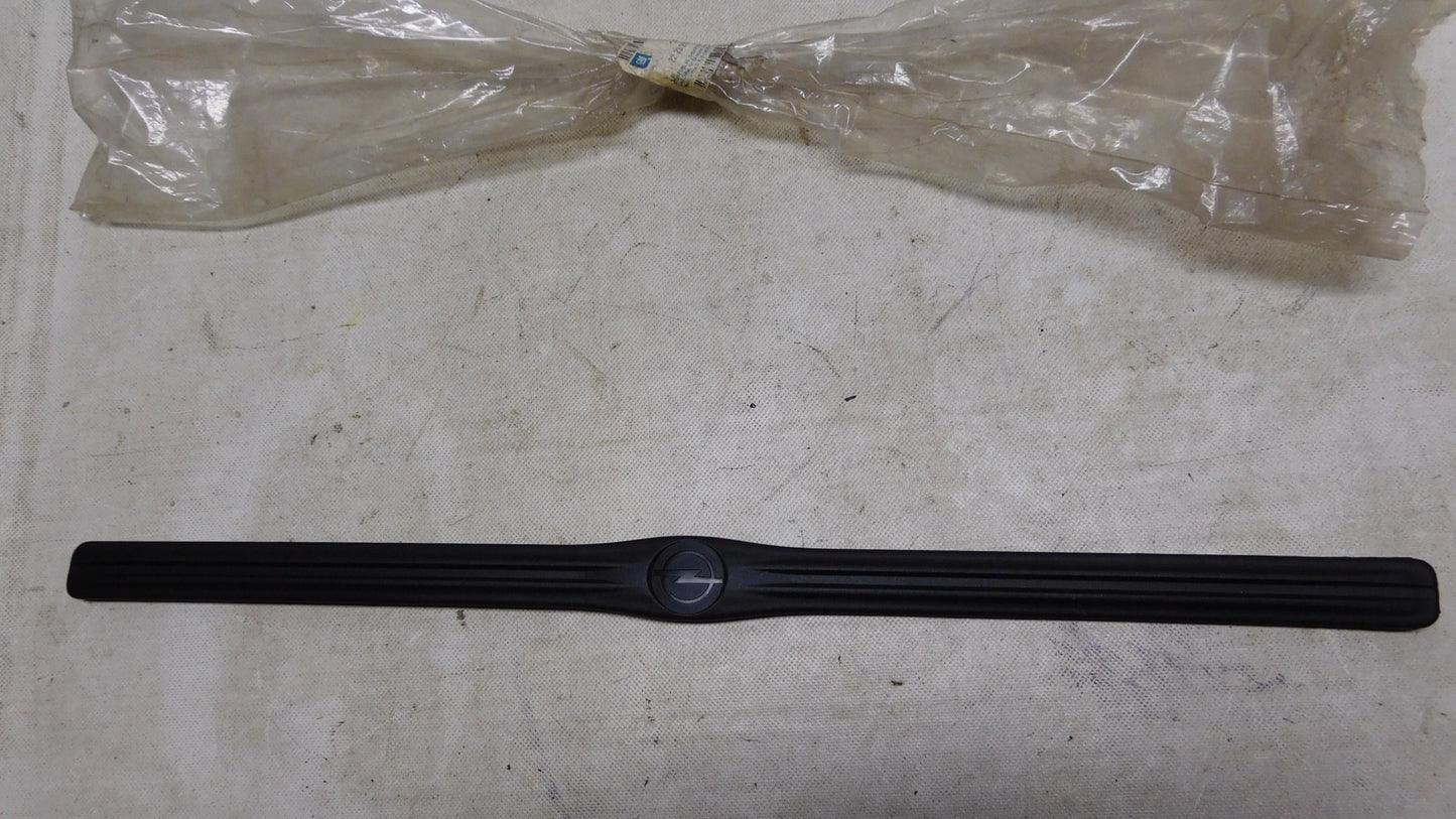 Blende Schwellerleiste vorne innen schwarz 2223200 90431681 Opel Omega B