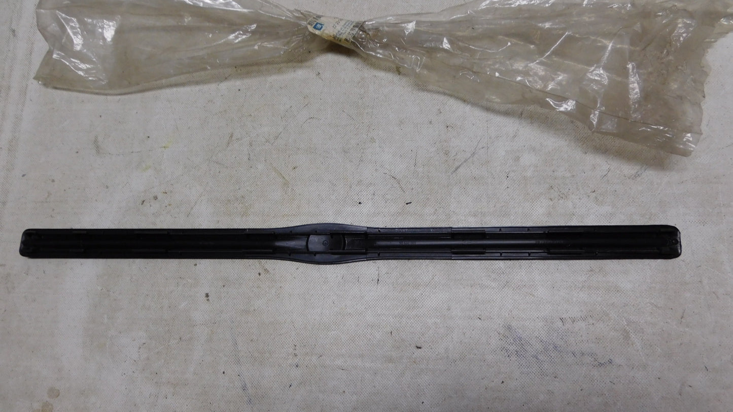 Blende Schwellerleiste vorne innen schwarz 2223200 90431681 Opel Omega B