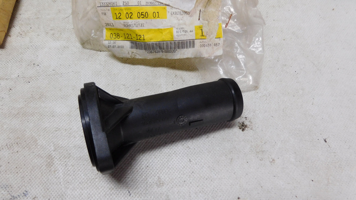 Stutzen Flansch Kühlwasser Kühlmittelflansch 038121121 VW Audi Skoda