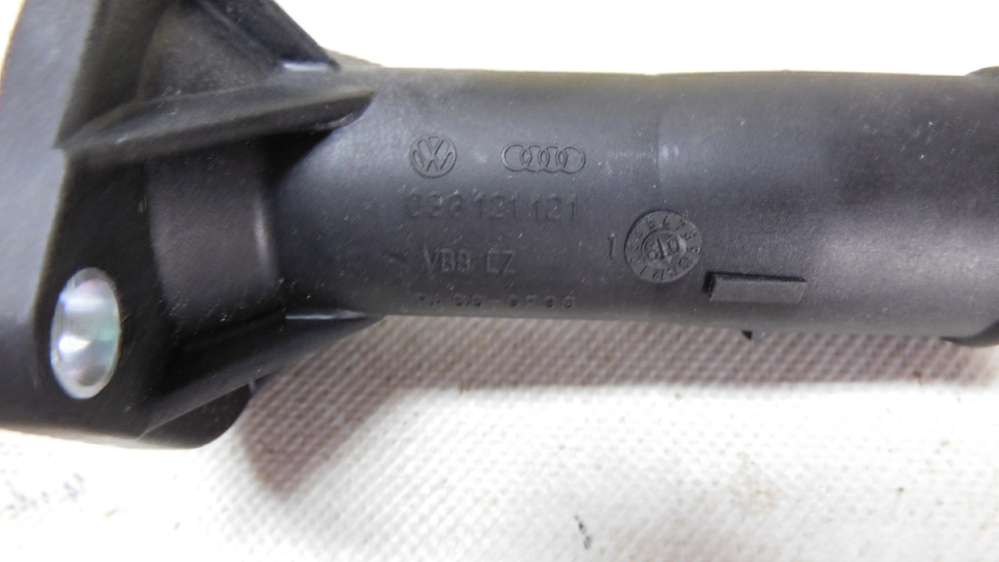 Stutzen Flansch Kühlwasser Kühlmittelflansch 038121121 VW Audi Skoda
