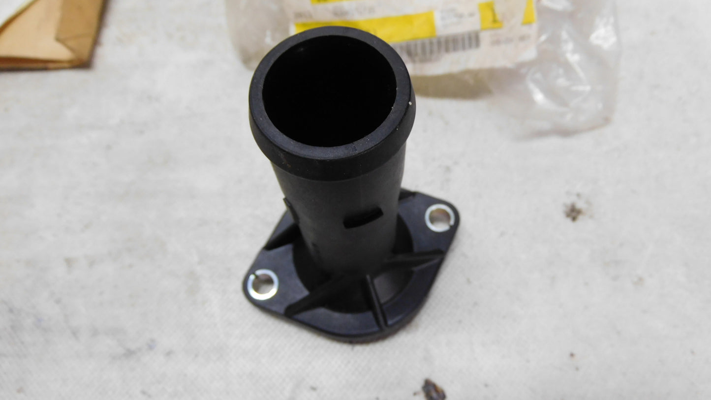 Stutzen Flansch Kühlwasser Kühlmittelflansch 038121121 VW Audi Skoda