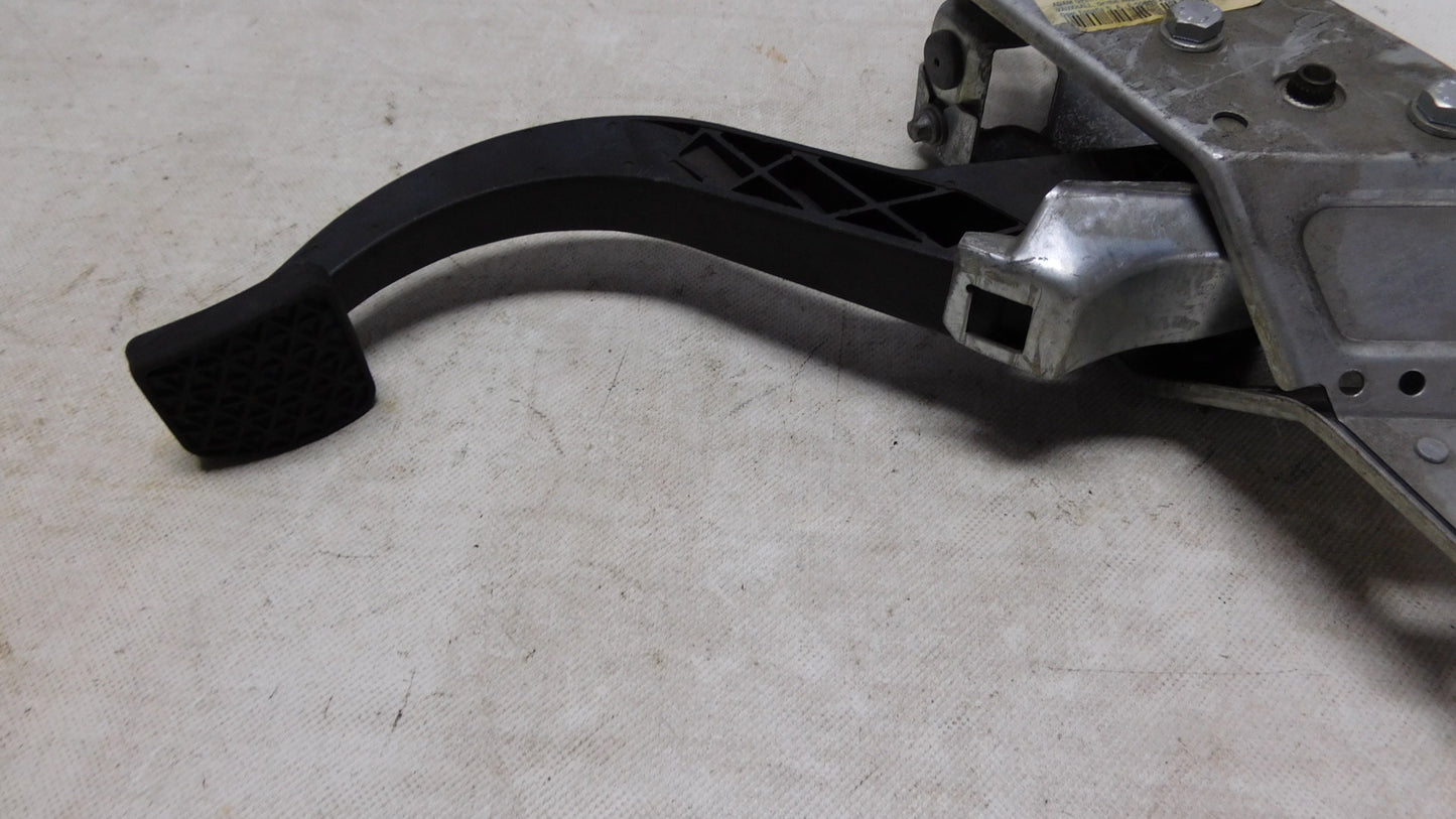 Kupplungspedal Strebe Halterung 90575381 Opel Astra G Zafira A