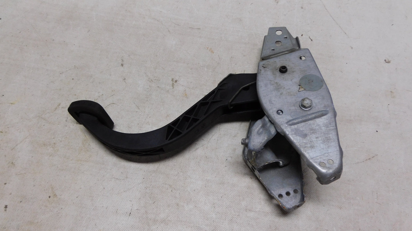 Kupplungspedal Strebe Halterung 90575381 Opel Astra G Zafira A