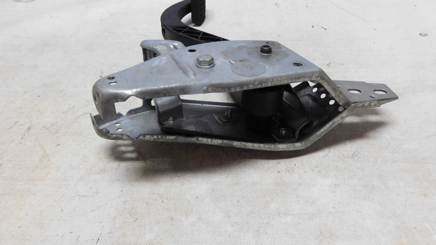 Kupplungspedal Strebe Halterung 90575381 Opel Astra G Zafira A
