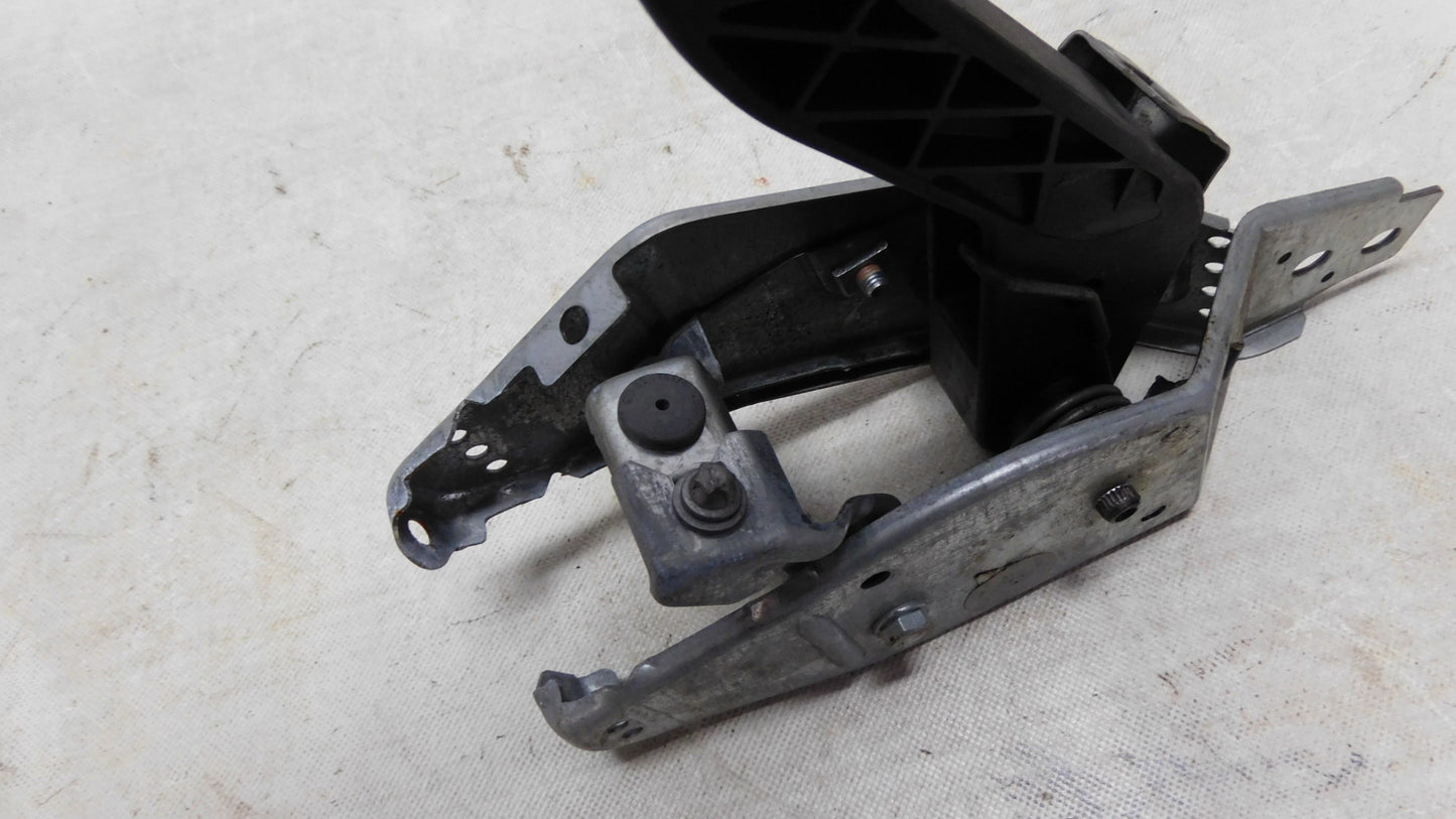 Kupplungspedal Strebe Halterung 90575381 Opel Astra G Zafira A