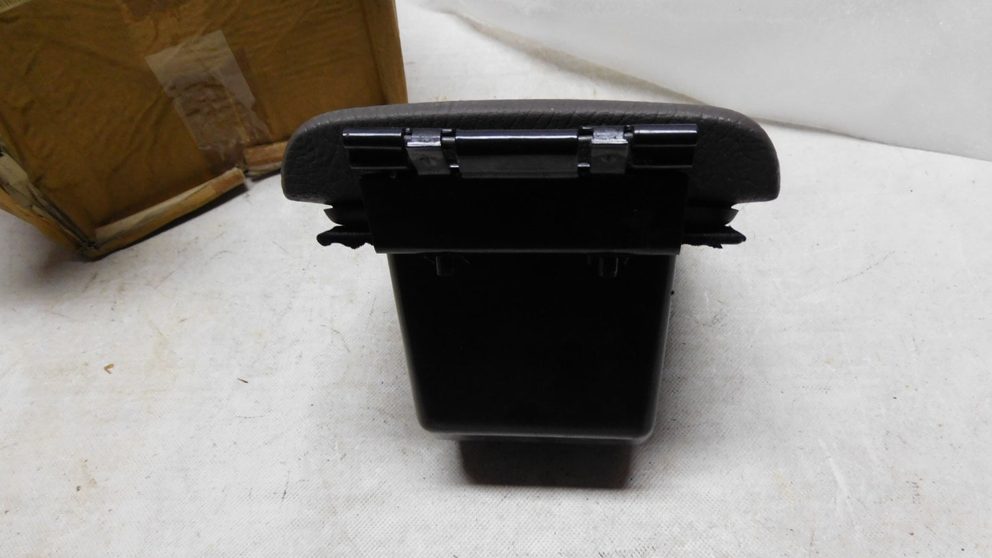 Armlehne Mittelkonsole Konsole 196671 90437731 Opel Omega B