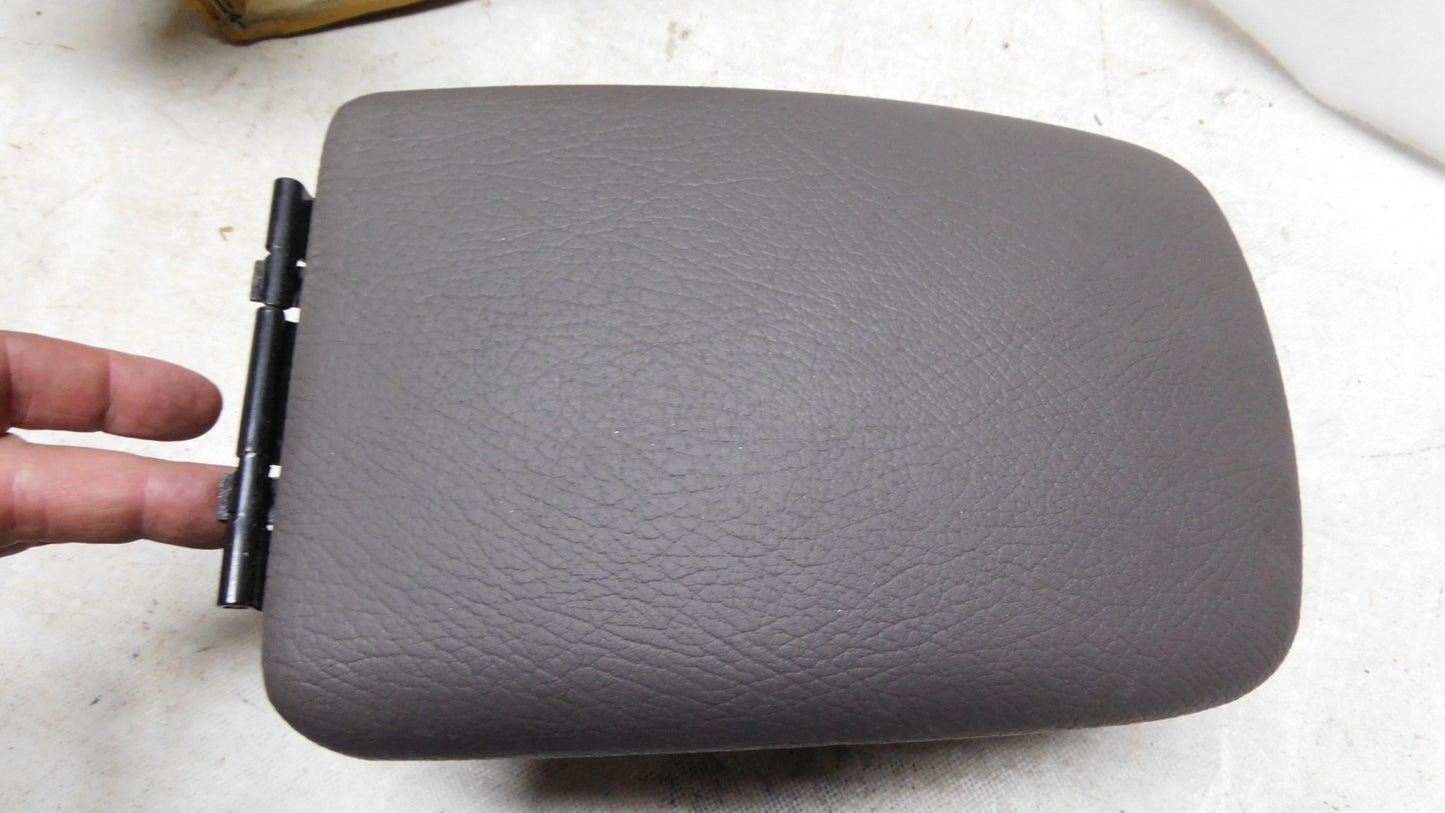 Armlehne Mittelkonsole Konsole 196671 90437731 Opel Omega B