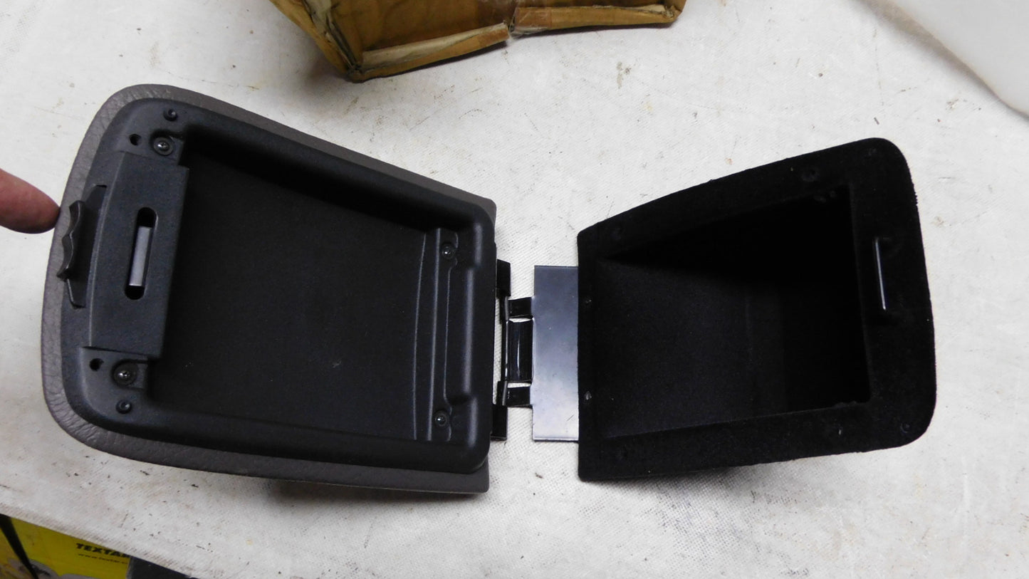 Armlehne Mittelkonsole Konsole 196671 90437731 Opel Omega B