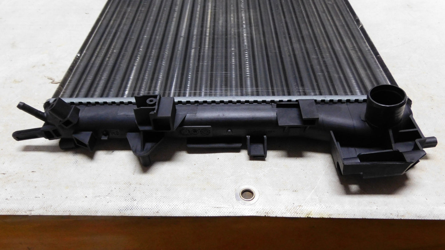 Kühler Wasserkühler Motorkühler 95524868 Opel Vectra C Signum Hyundai Saab Cadillac