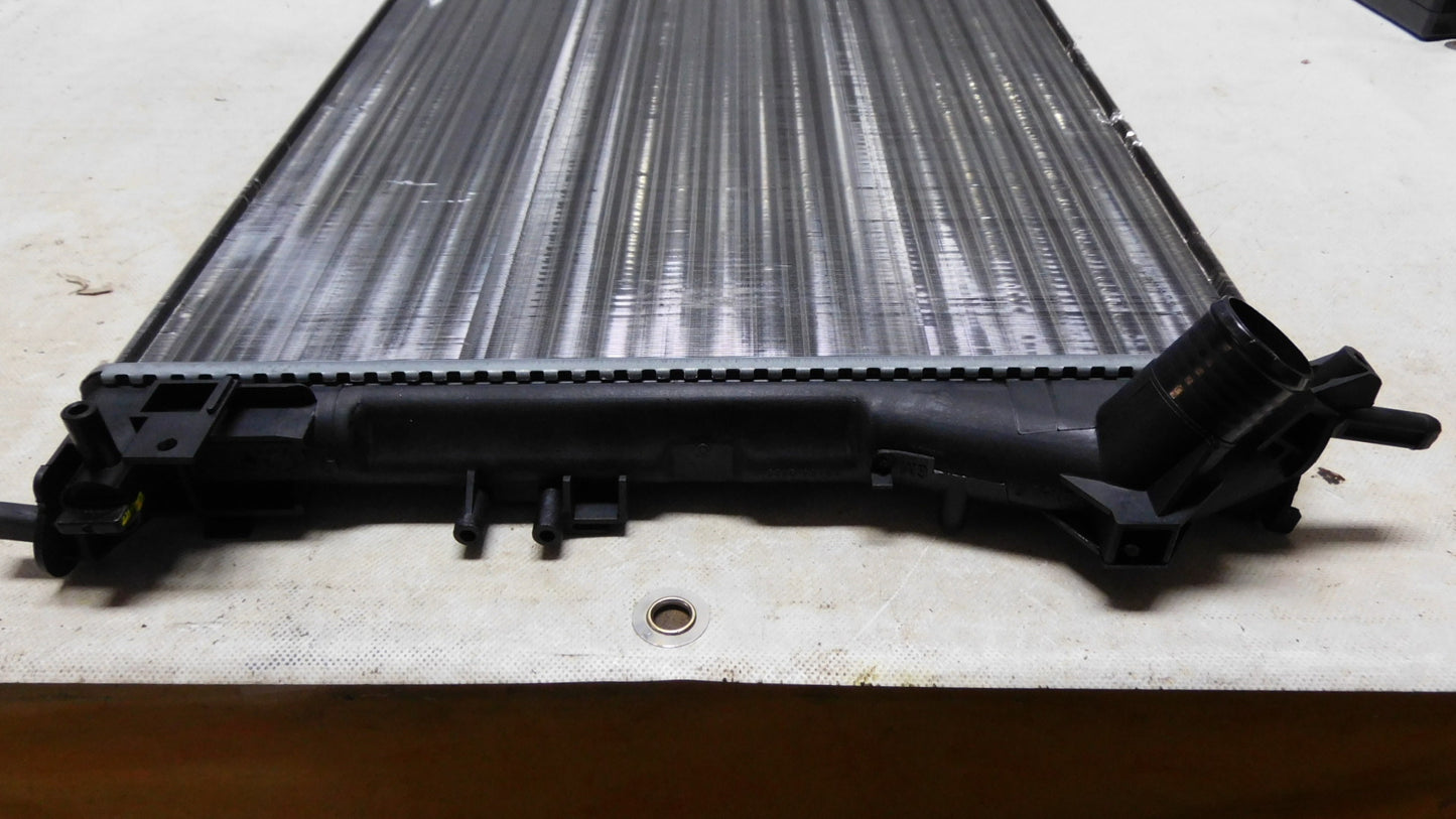 Kühler Wasserkühler Motorkühler 95524868 Opel Vectra C Signum Hyundai Saab Cadillac