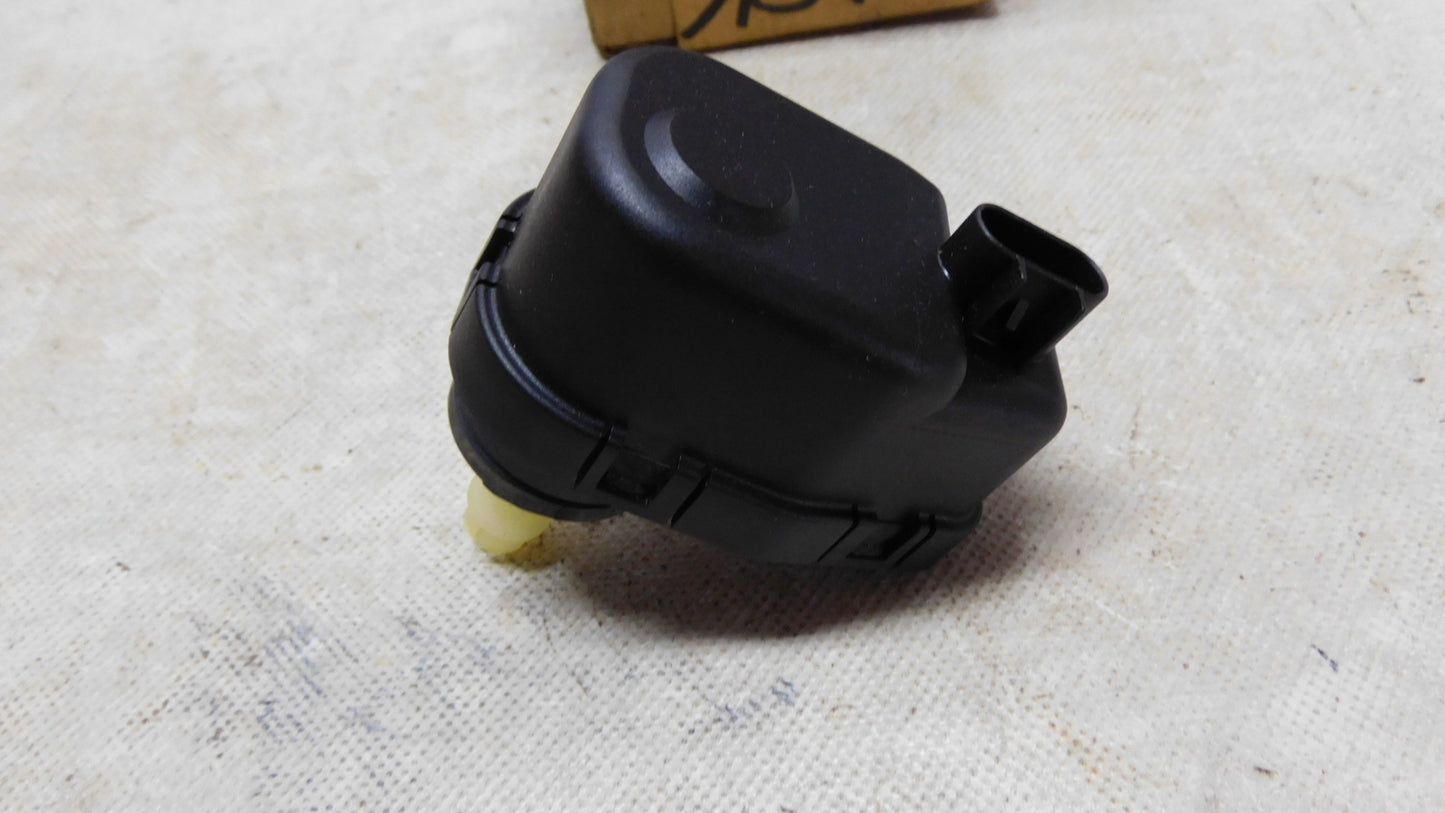 Stellmotor Leuchtweitenregulierung Scheinwerfer 1207131 90213608 Opel Senator B