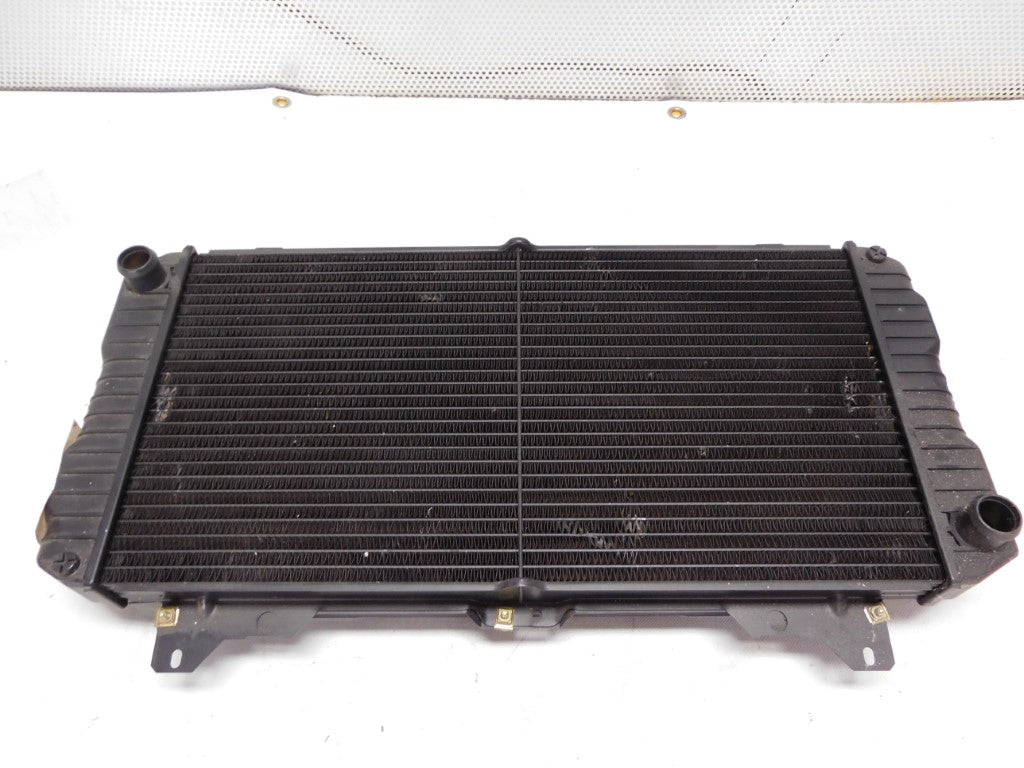 Kühler Omniplus Mercedes O307 A3075010601 Behr 3075000000 Maße 800 x 440 x 320 mm