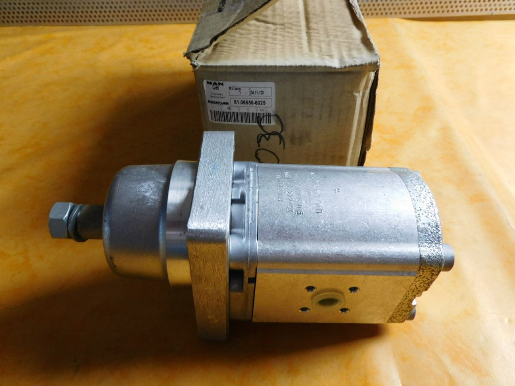 Hydraulikpumpe Niveauregulierung Kühlung 81066506025 MAN Unimog