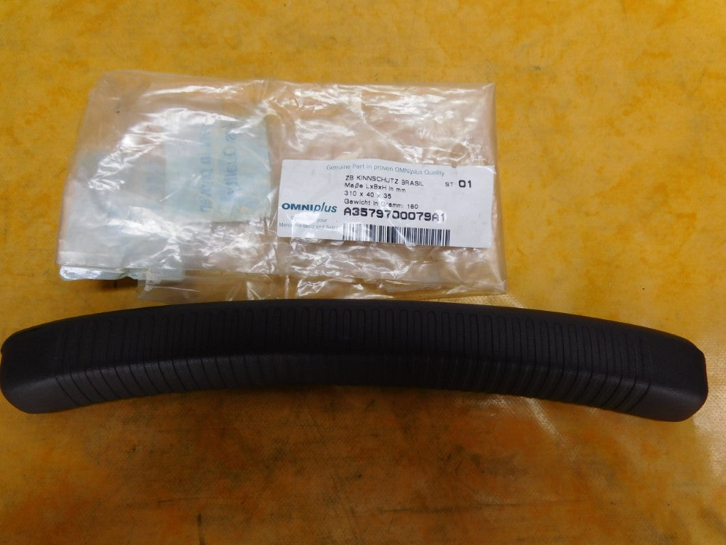 Kinnschutz A3579700079 Mercedes Benz