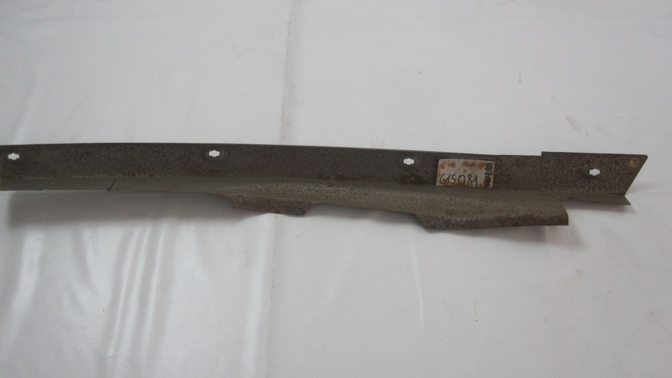 Kotflügelbefestigungskante Kante Kotflügel links vorn 615081 Peugeot 104