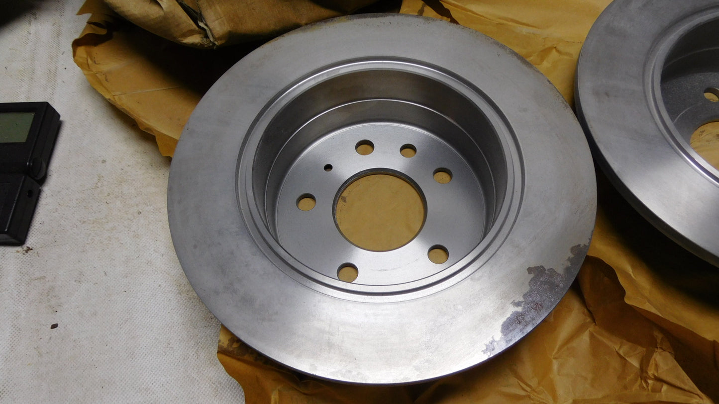 Bremsscheibe Bremstrommel hinten 569101 90272328 Opel Senator B Omega A
