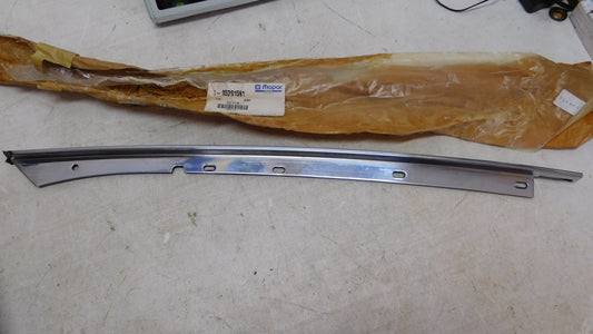 Zierleiste Chromleiste für A-Säule links 05261591 Chrysler LeBaron 92-95