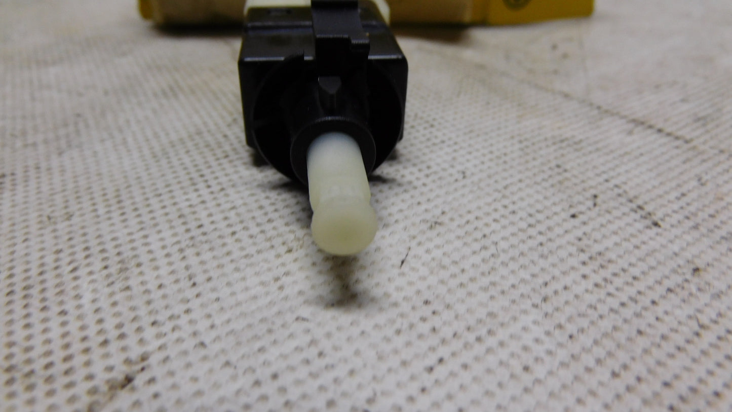 Bremslichtschalter 4-polig 6DD008622881 Mercedes A B E Klasse Viano Vito Sprinter