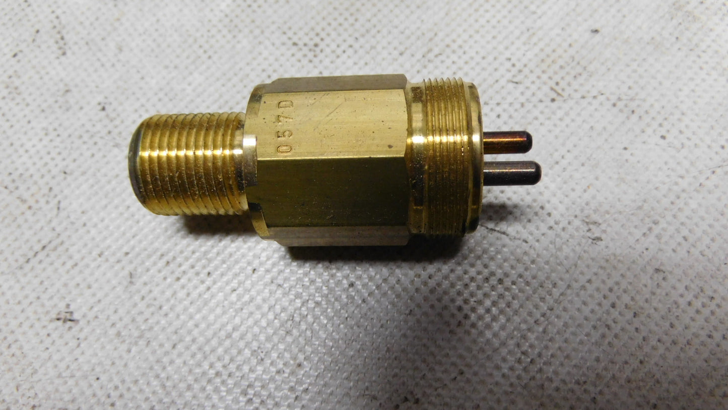 Schalter Differentialsperre A0015456811 Mercedes Benz W631 MB100 LKW 1622