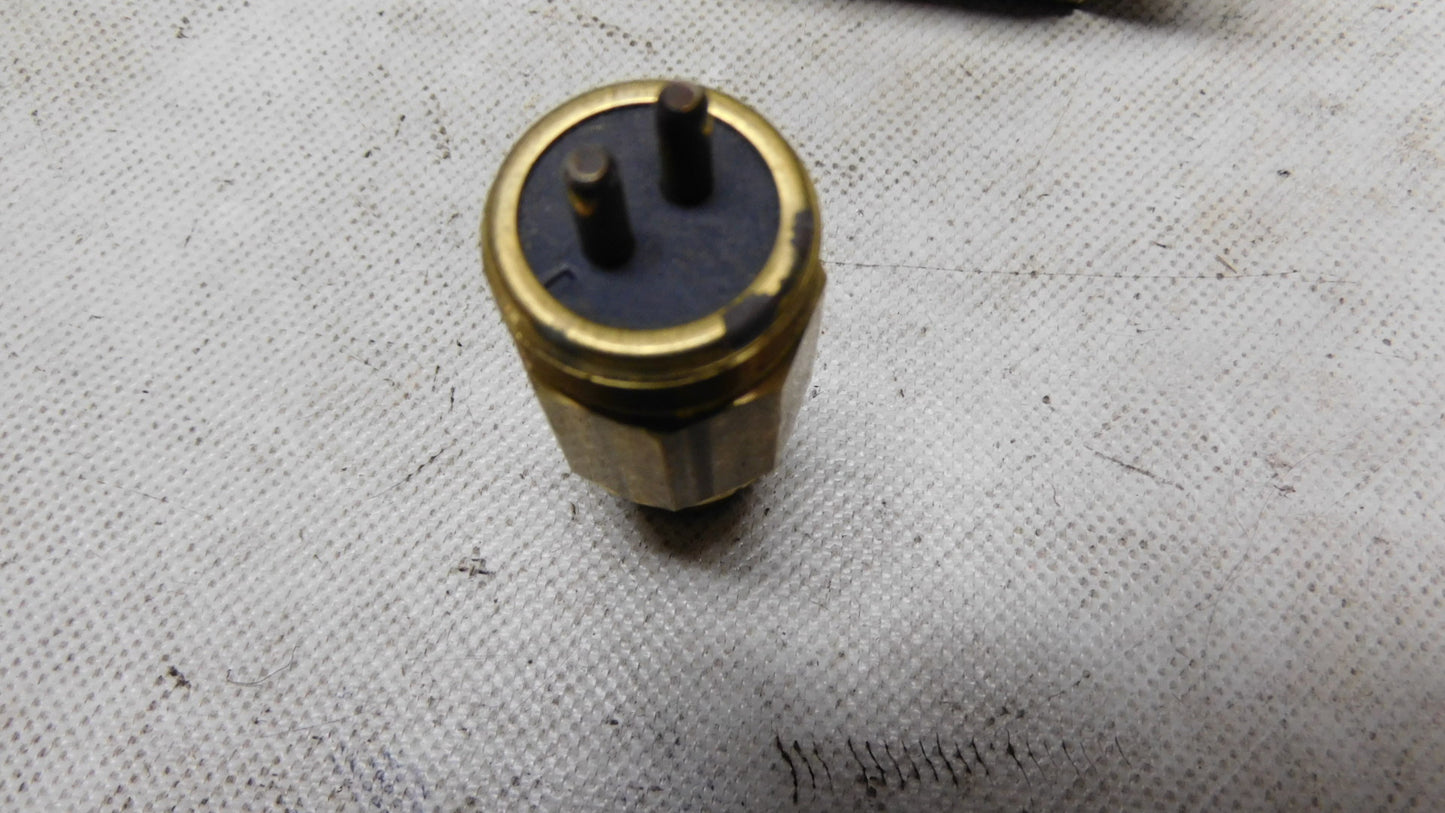 Schalter Differentialsperre A0015456811 Mercedes Benz W631 MB100 LKW 1622