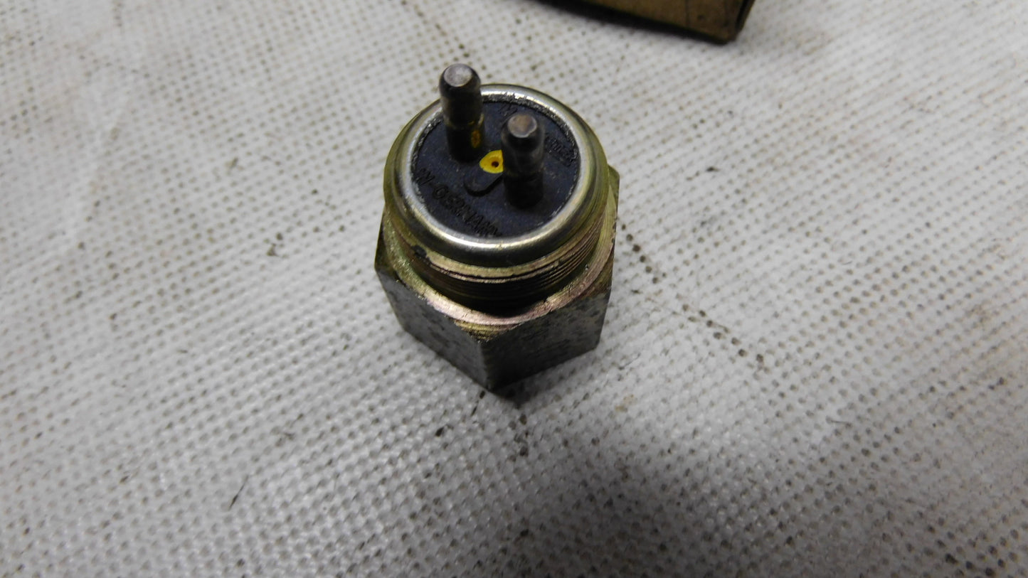 Schalter Bremsdrucksensor A0015454114 Mercedes Benz Unimog U 400 U 1700 NG LP SK