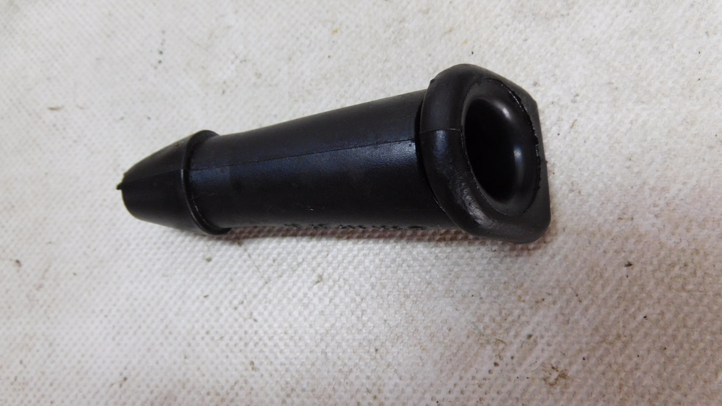 Tülle Nachfüllbehälter Geberzylinder A3819970781 Mercedes Benz Baumuster: 649.237 - 2635 A 3335 3535 AK