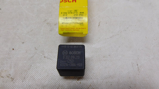 Relais Arbeitsstrom Bosch 0332019213 Spannung 24V Mercedes Terex Neoplan