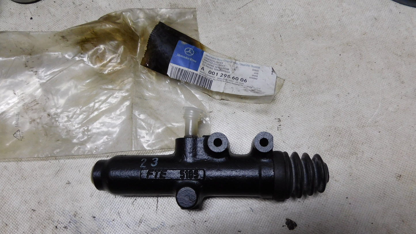 Kupplungsgeberzylinder Geberzylinder mit Entlüfterventil A0012956006 Mercedes Benz SK NG
