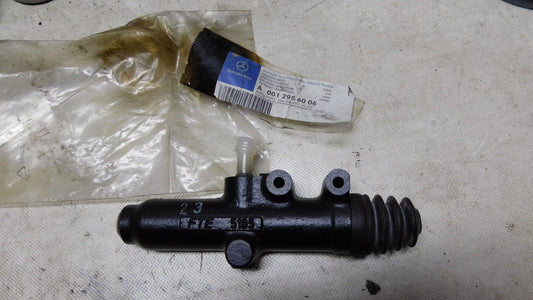 Kupplungsgeberzylinder Geberzylinder mit Entlüfterventil A0012956006 Mercedes Benz SK NG