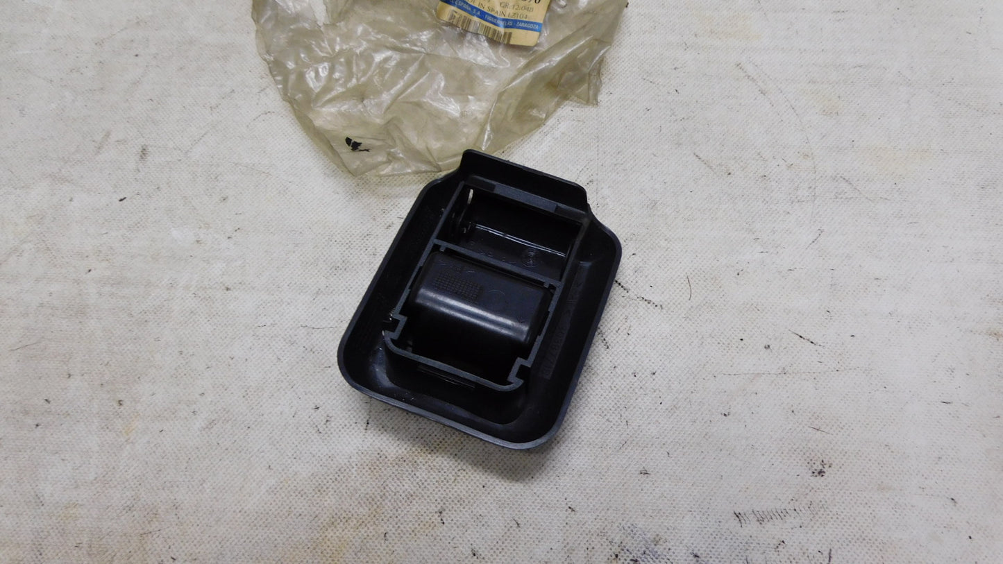 Aschenbecher Mittelkonsole grau 1743159 90435970 Opel Corsa B