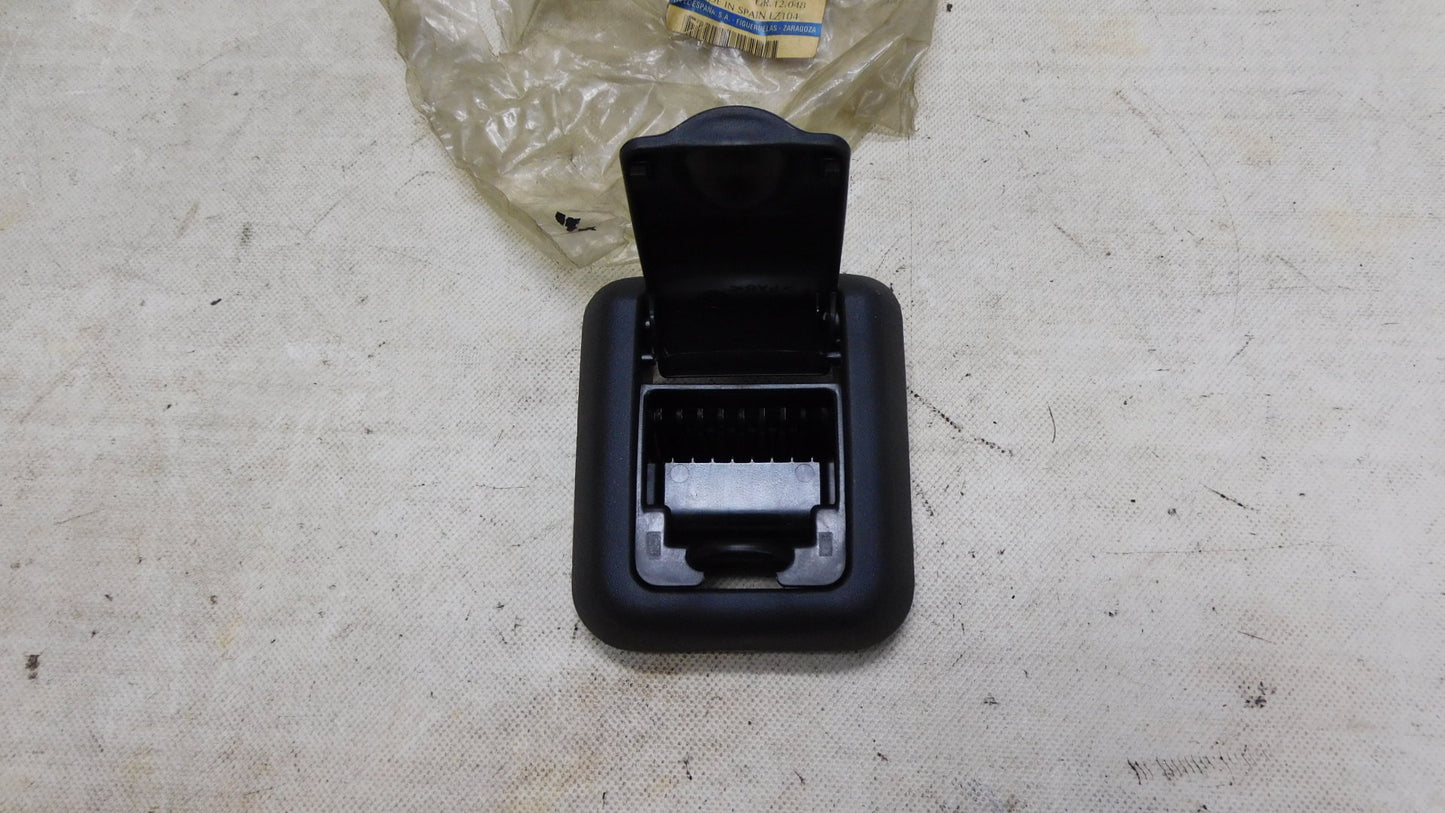 Aschenbecher Mittelkonsole grau 1743159 90435970 Opel Corsa B