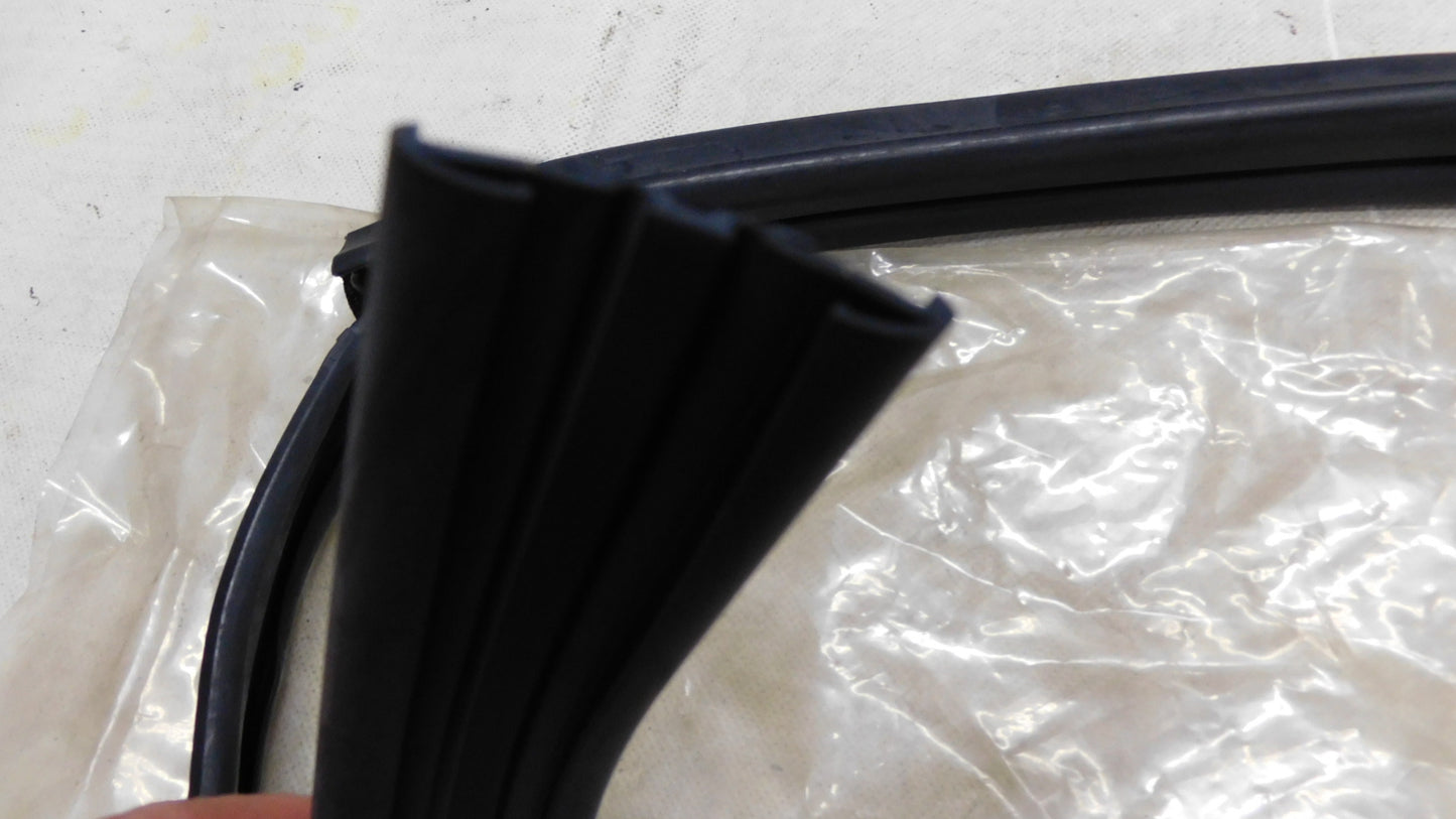 Fensterführung Abdichtung Vordertür rechts 4708443 93193277 Opel Agila B