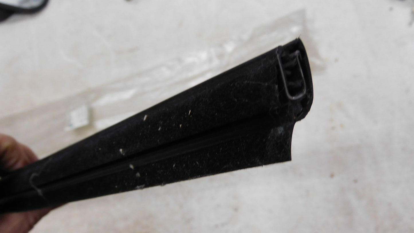 Schachtabdichtung chrom aussen vorne rechts 5154090 24469112 Opel Astra H