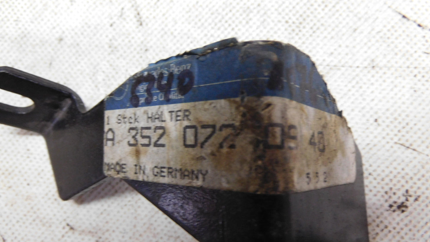 Halter Bowdenzug Einspritzpumpe A3520720940 Mercedes Benz Baumuster 362.909 OM 362 LA